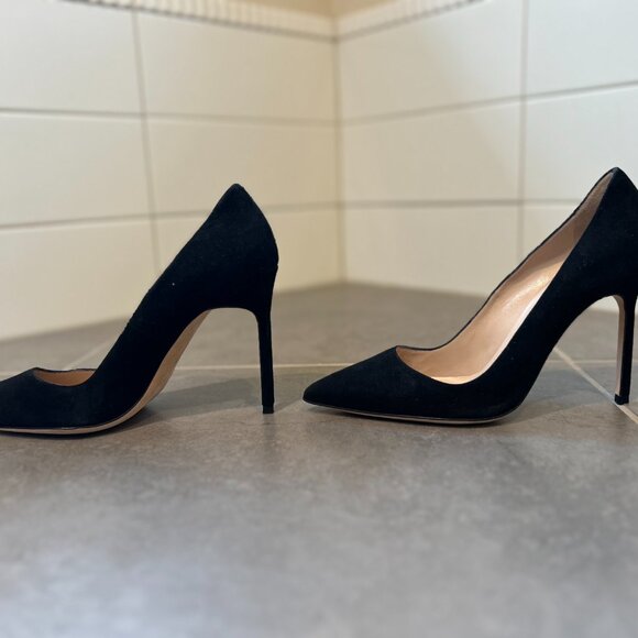 Manolo Blahnik BB Black Suede Pointed Toe Pumps Size EU 38 - Picture 4 of 9